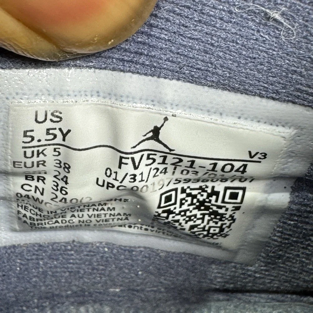 Nike Air Jordan 11 Retro Low Diffused Blue FV5121-104 Kids 5.5Y - Review Damage